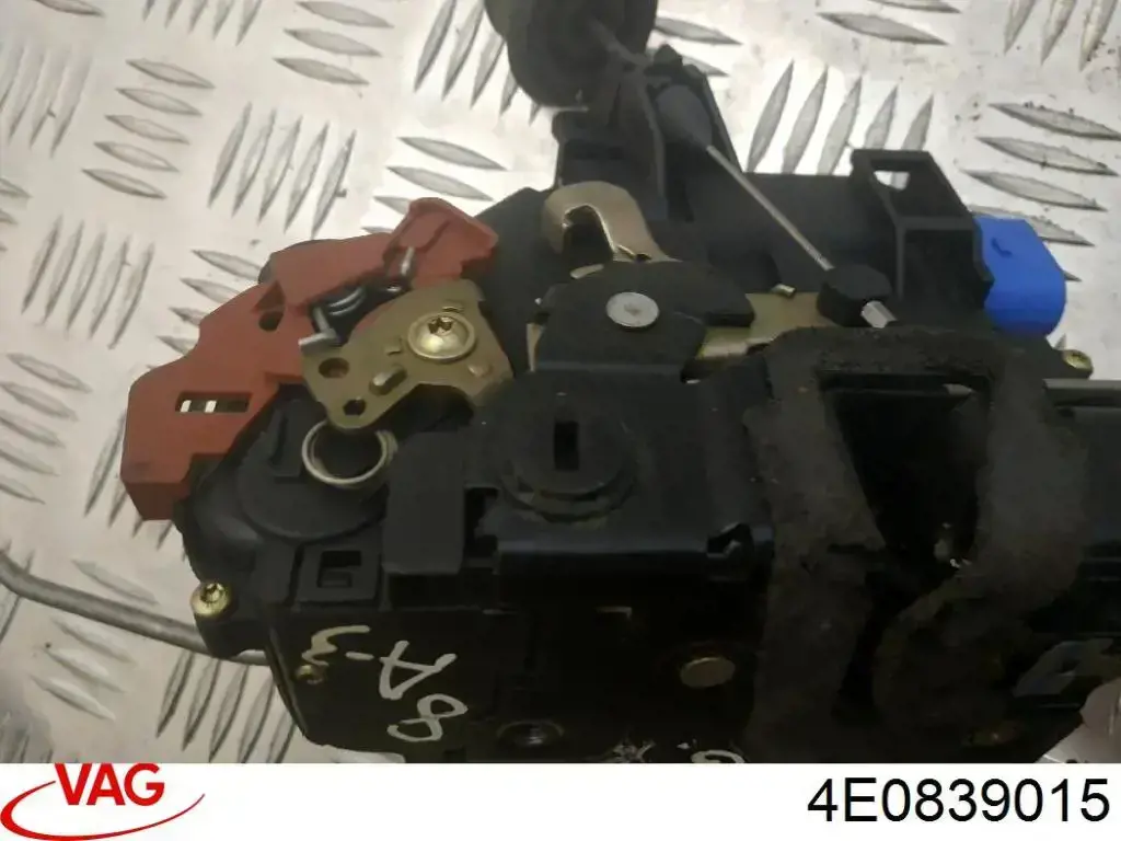 Cerradura de puerta trasera izquierda VAG 4E0839015