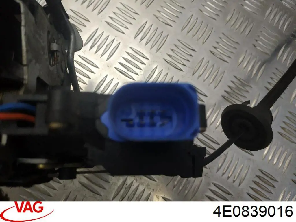 Comprar 4E0839016 VAG Cerradura de la puerta trasera derecha