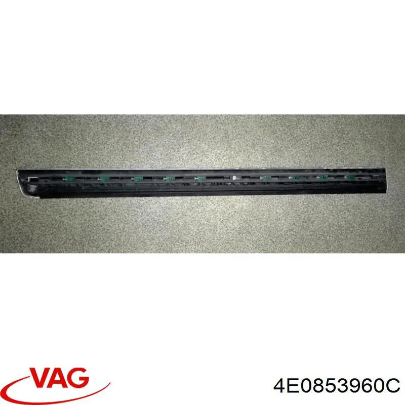 Moldura de puerta delantera derecha inferior VAG 4E0853960C