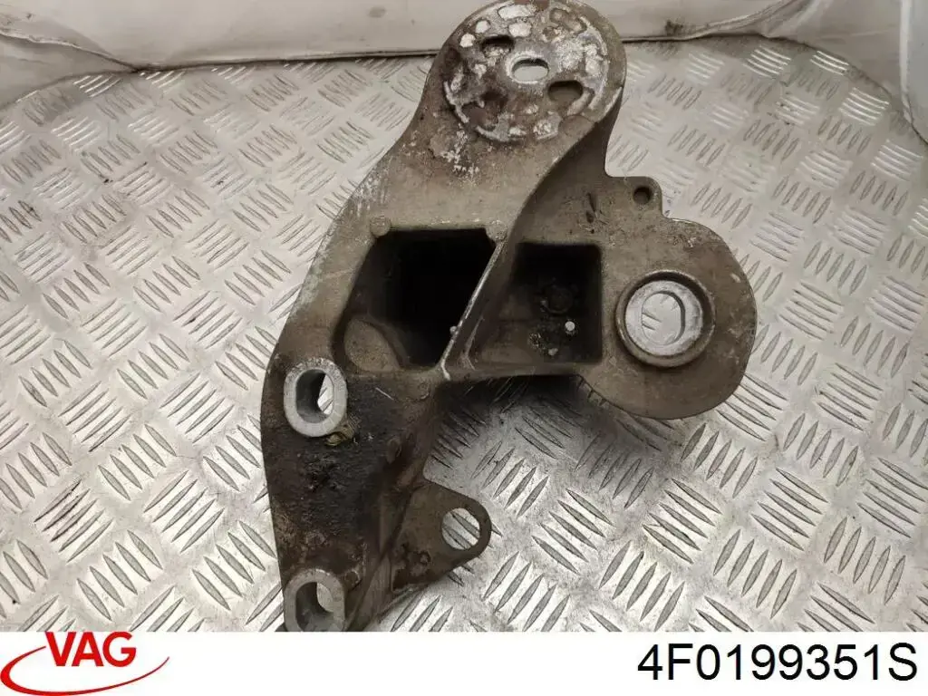 Soporte del soporte izquierdo del motor VAG 4F0199351S precio, desde 69,70 EUR