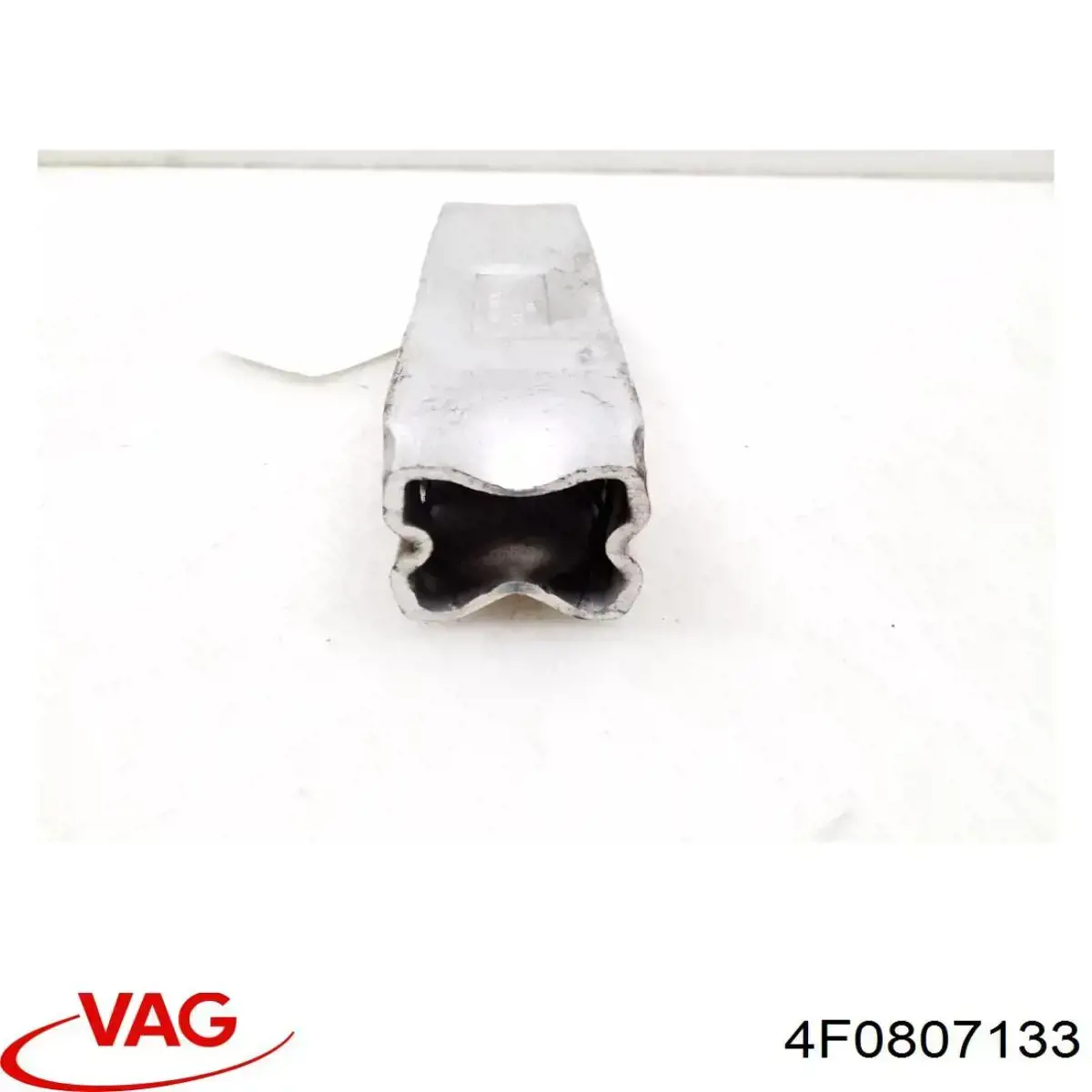 Soporte del refuerzo del parachoques delantero 4F0807133 VAG