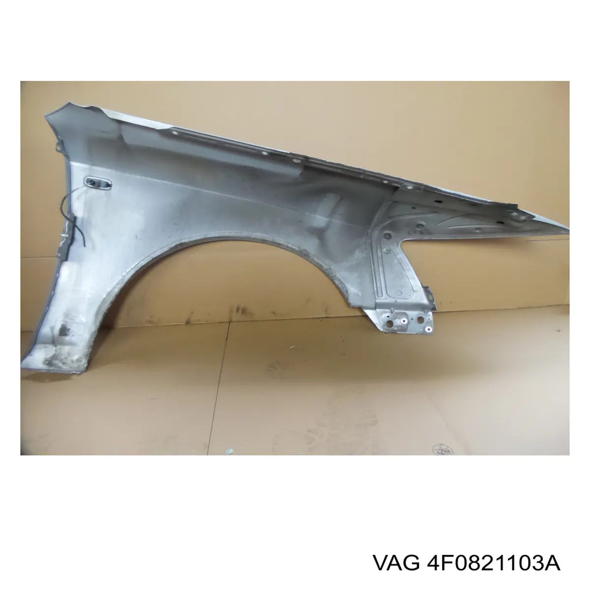 Aleta delantera izquierda 4F0821103A VAG