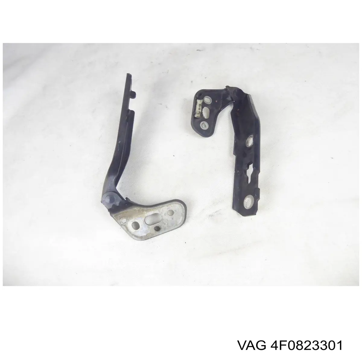 Bisagra izquierda del capó 4F0823301 VAG