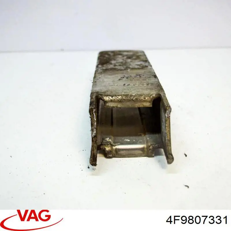 4F9807331 VAG Soporte del refuerzo del parachoques delantero