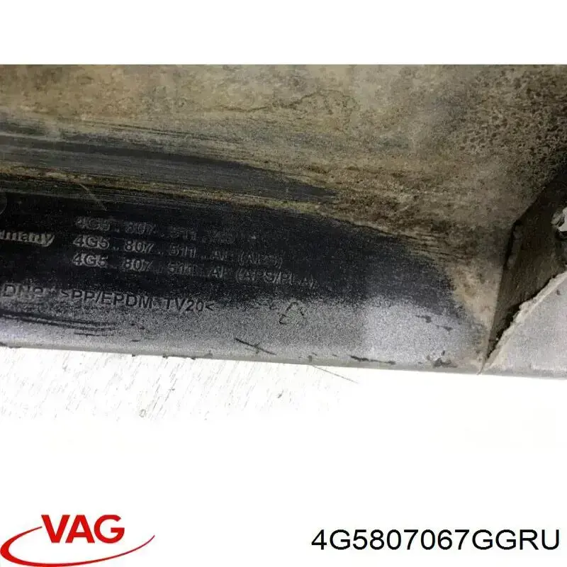 4G5807067GGRU VAG Defensa trasero