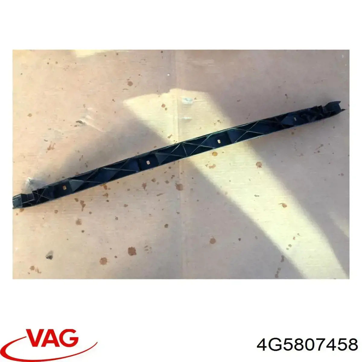 4G5807458 VAG Soporte central del parachoques trasero