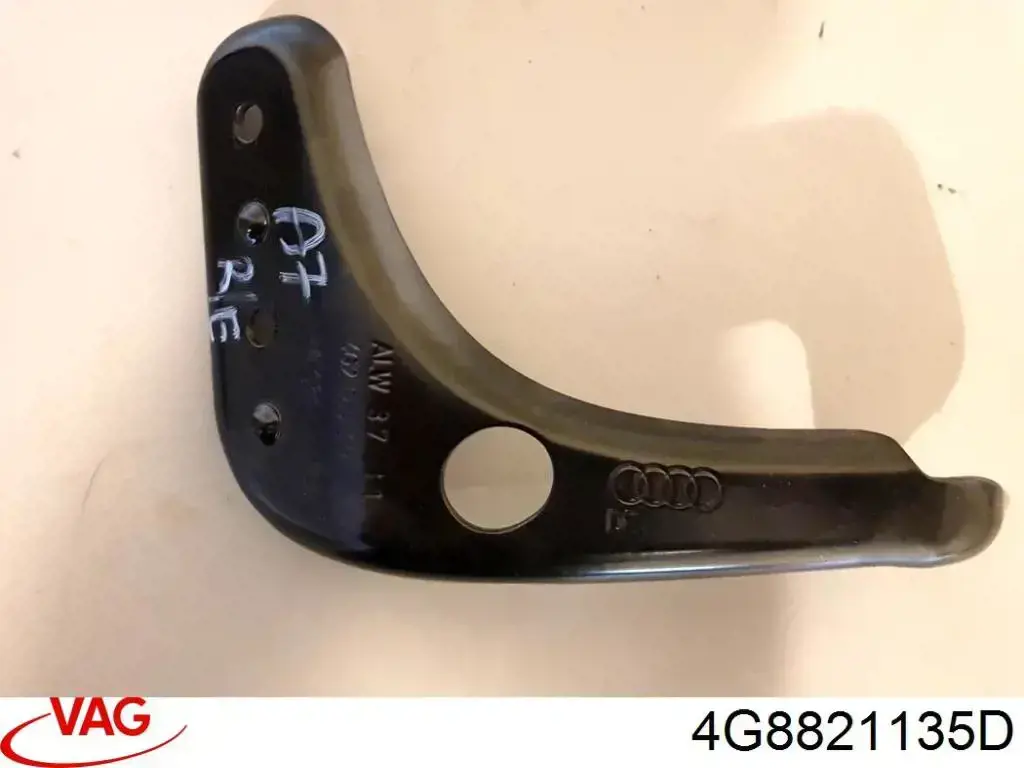 Soporte delantero izquierdo para aleta delantera VAG 4G8821135D
