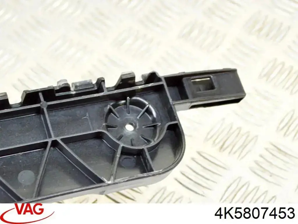 Soporte de parachoques trasero izquierdo 4K5807453 VAG