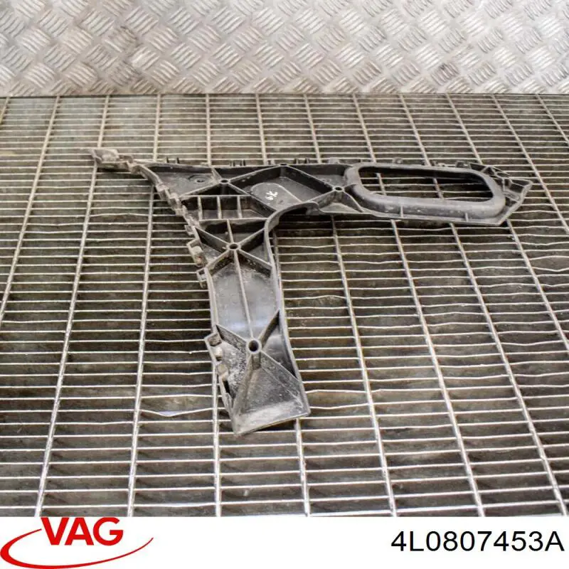 Guía izquierda del parachoques trasero 4L0807453A VAG
