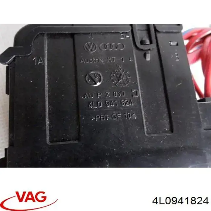 Caja de fusibles trasera interior 4L0941824 VAG
