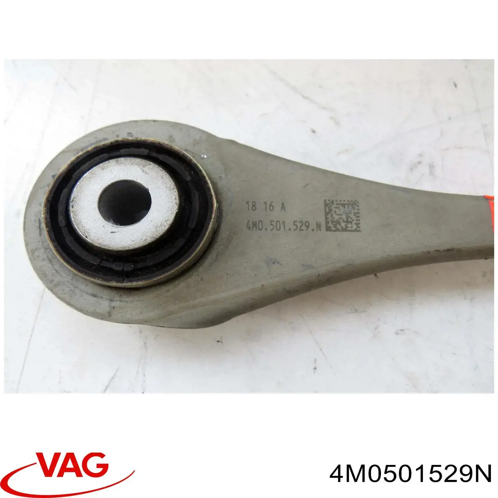 Brazo transversal izquierdo de suspensión trasera 4M0501529N VAG