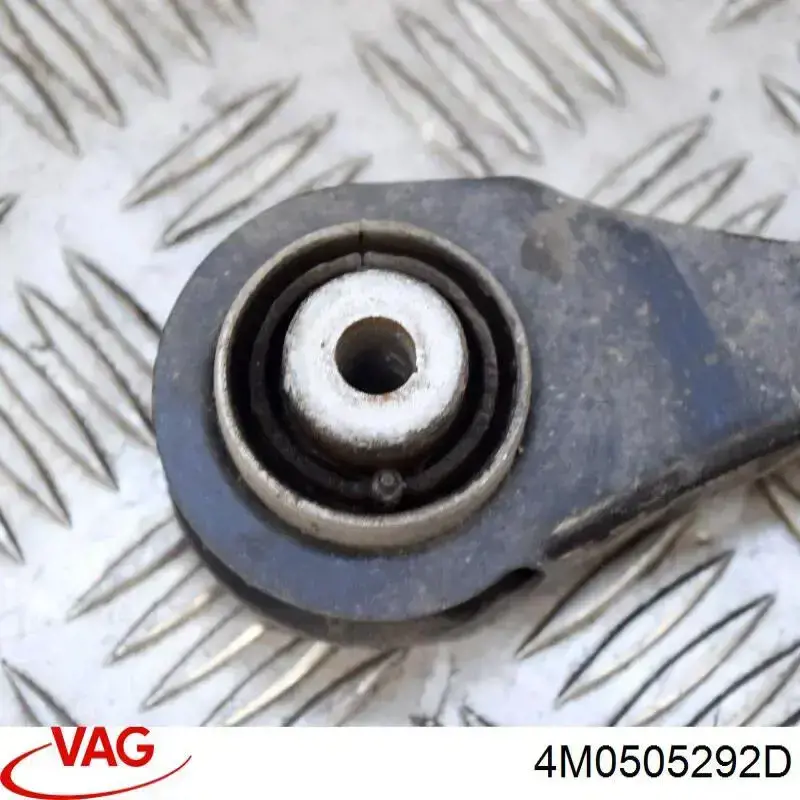 Brazo transversal derecho de suspensión trasera 4M0505292D VAG
