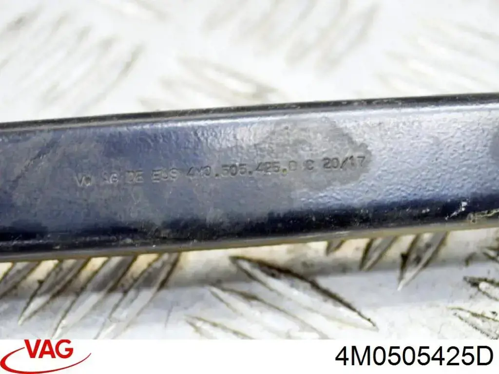Brazo transversal izquierdo de suspensión trasera 4M0505425D VAG