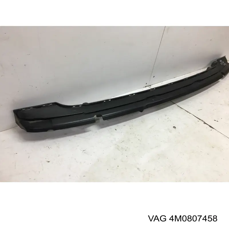 Soporte central del parachoques trasero 4M0807458 VAG