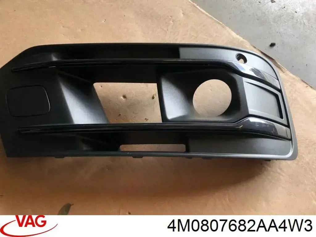 Comprar 4M0807682AA4W3 VAG Rejilla derecha del parachoques delantero