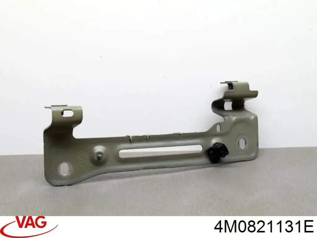 4M0821131E VAG Soporte delantero izquierdo para aleta delantera