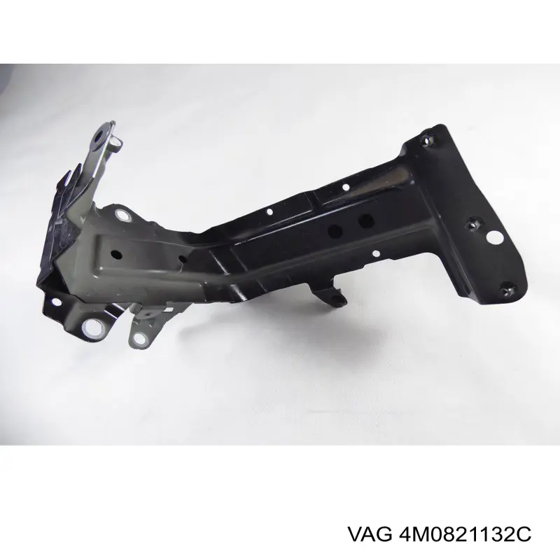 Soporte delantero de guardabarros delantero derecho 4M0821132C VAG