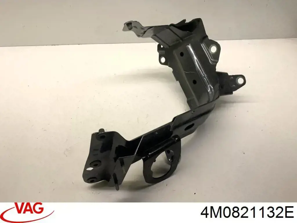 4M0821132E VAG Soporte delantero de guardabarros delantero derecho