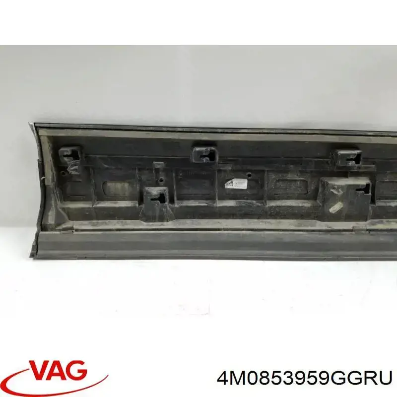 Moldura inferior de puerta delantera izquierda VAG 4M0853959GGRU precio, desde 122,32 EUR