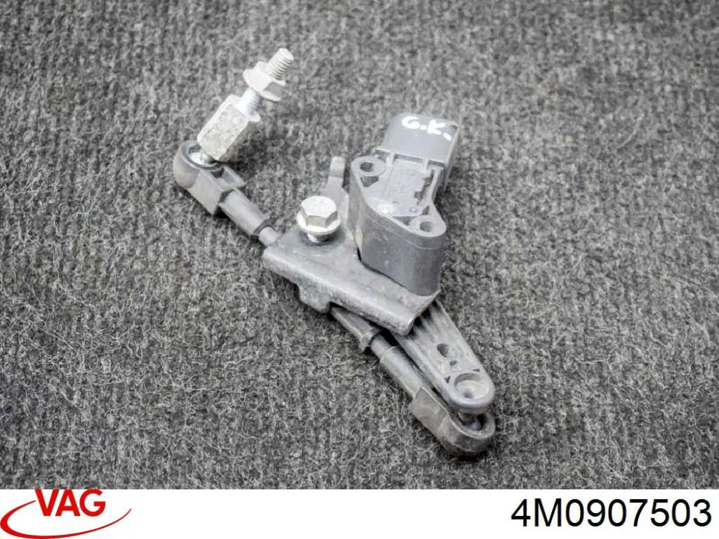 Sensor de nivel de carrocería trasero izquierdo VAG 4M0907503
