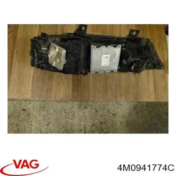4M0941774C VAG faro derecho