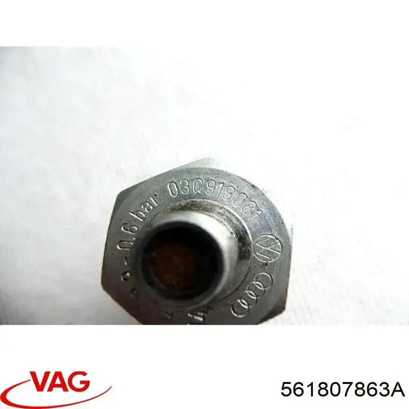 561807863A VAG Soporte central del parachoques trasero