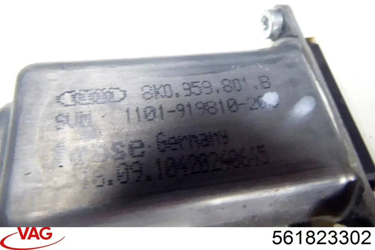 Bisagra derecha del capó 561823302 VAG