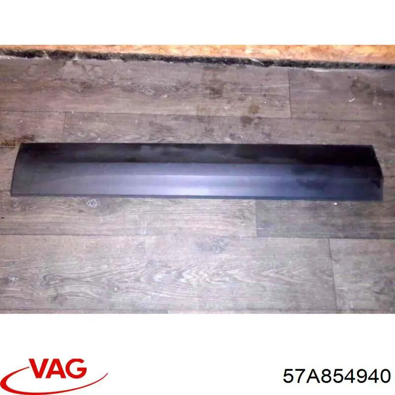 Moldura de la puerta delantera derecha VAG 57A854940 precio, desde 153,60 EUR