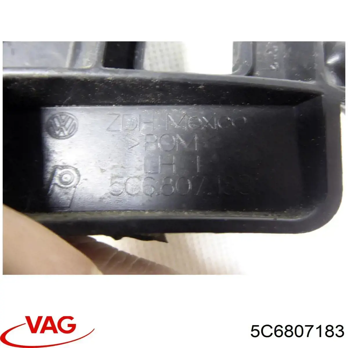 Soporte delantero izquierdo para aleta delantera 5C6807183 VAG