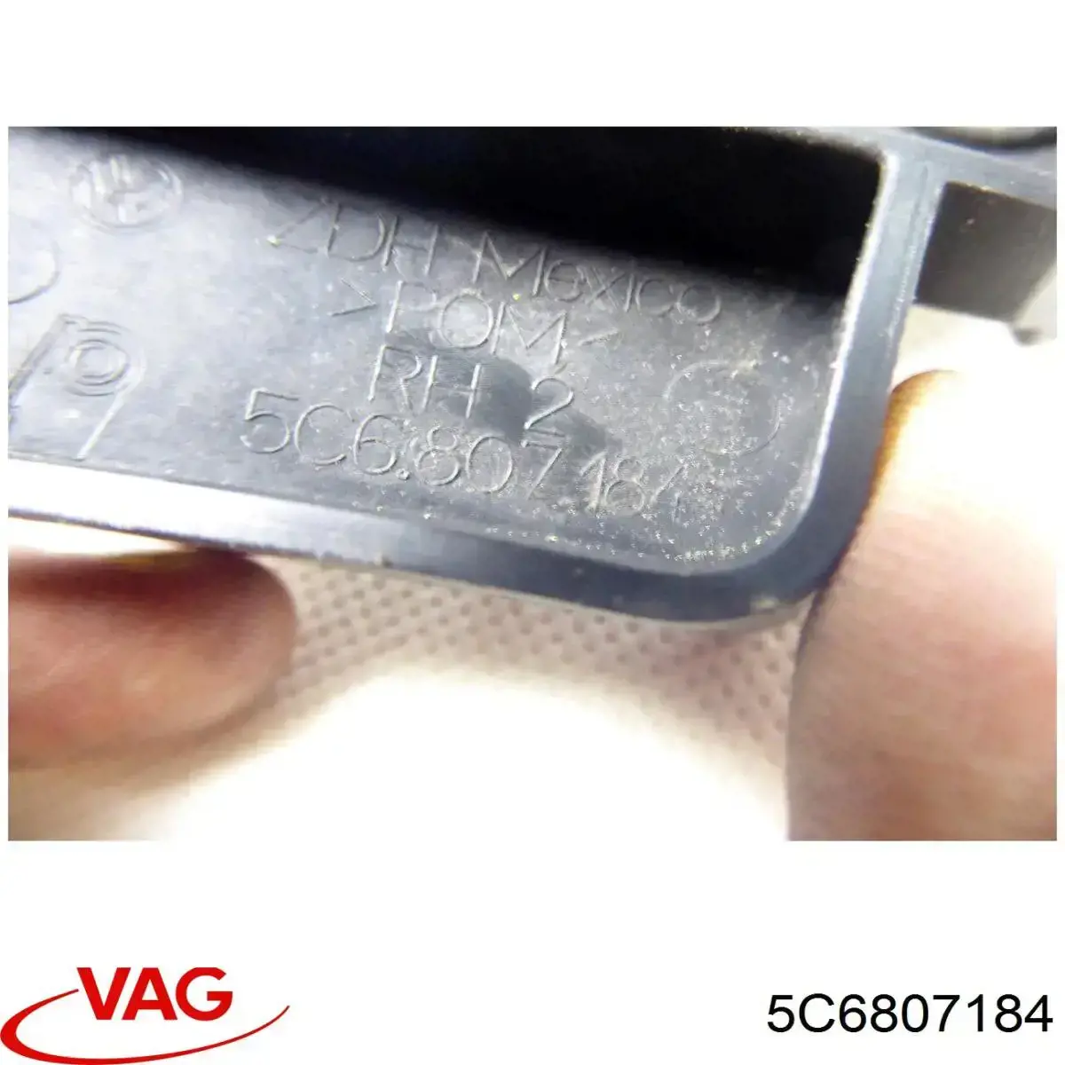 Soporte delantero de guardabarros delantero derecho VAG 5C6807184