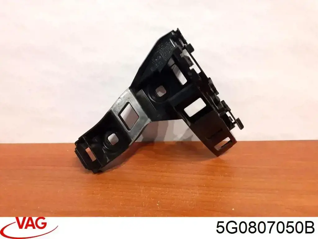 Soporte exterior derecho del parachoques delantero 5G0807050B VAG