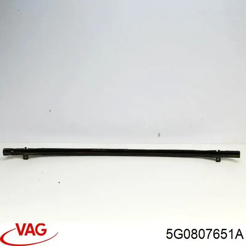 Refuerzo paragolpes delantero VAG 5G0807651A