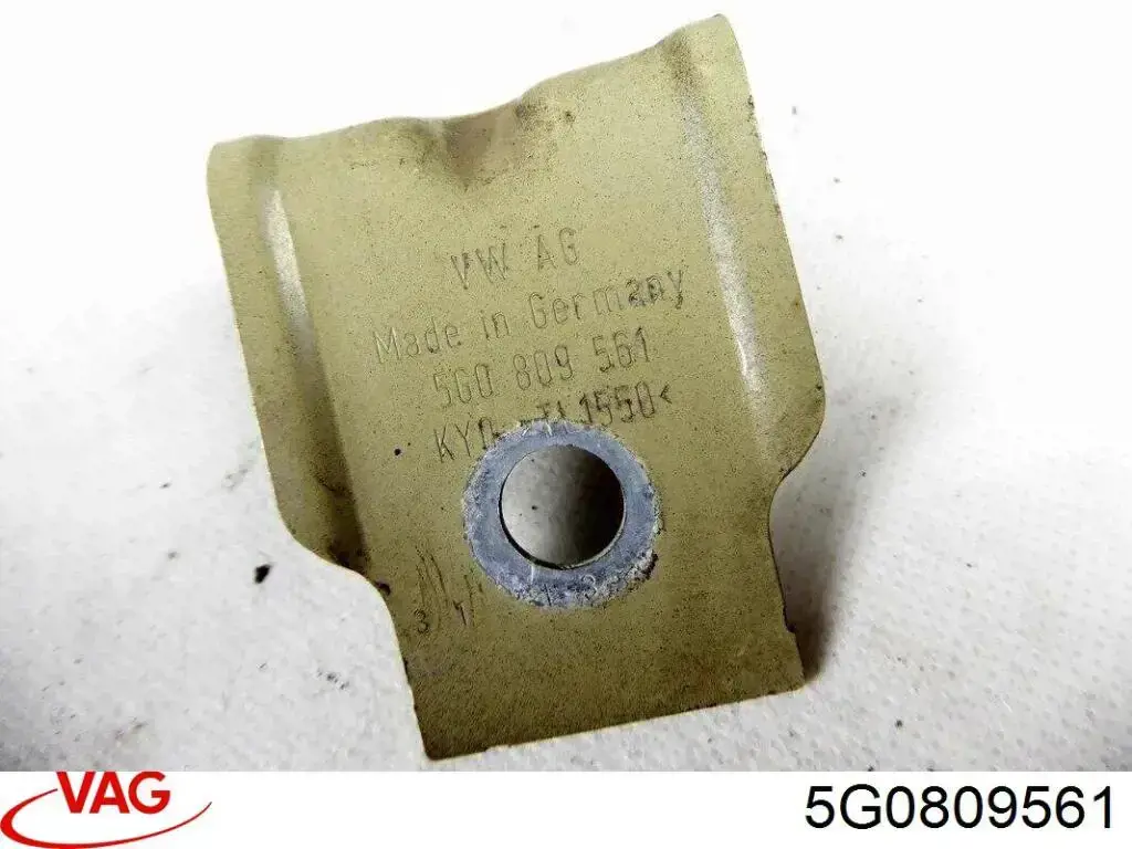 Soporte delantero izquierdo para aleta delantera VAG 5G0809561