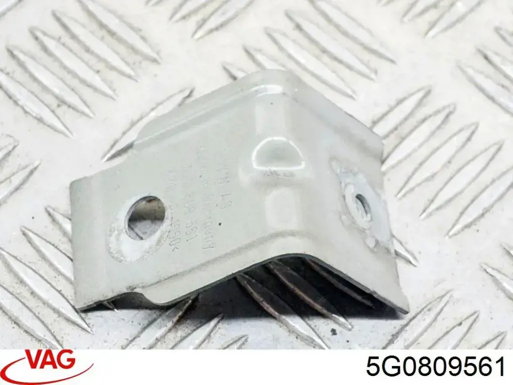 5G0809561 VAG Soporte delantero izquierdo para aleta delantera
