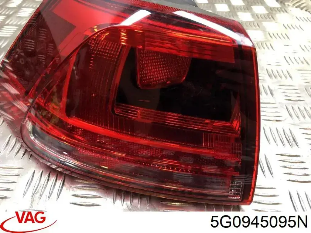 Piloto trasero exterior izquierdo VAG 5G0945095N precio, desde 173,36 EUR