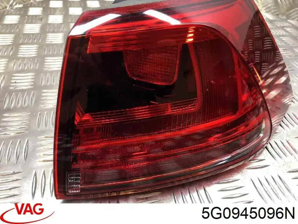 Piloto trasero exterior derecho VAG 5G0945096N precio, desde 194,01 EUR