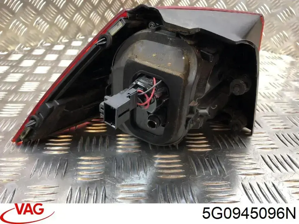 5G0945096N VAG Piloto trasero exterior derecho