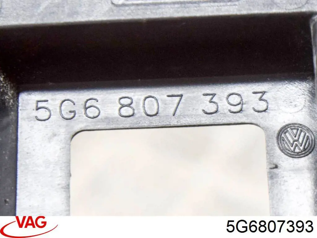 5G6807393 VAG Soporte exterior izquierdo del parachoques trasero