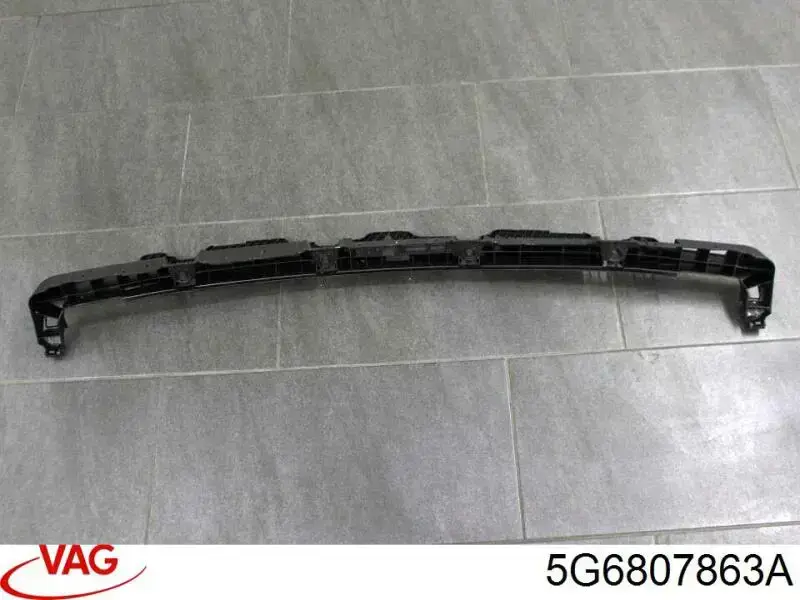 Soporte central del parachoques trasero 5G6807863A VAG