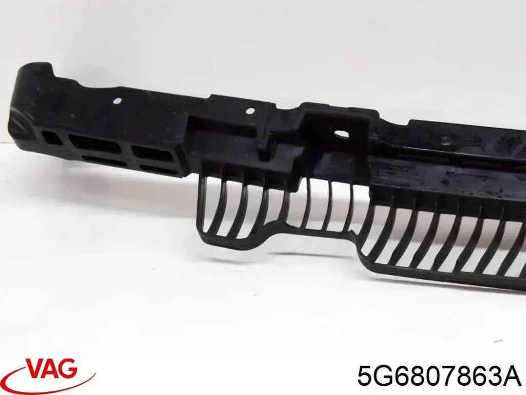 Soporte central del parachoques trasero VAG 5G6807863A