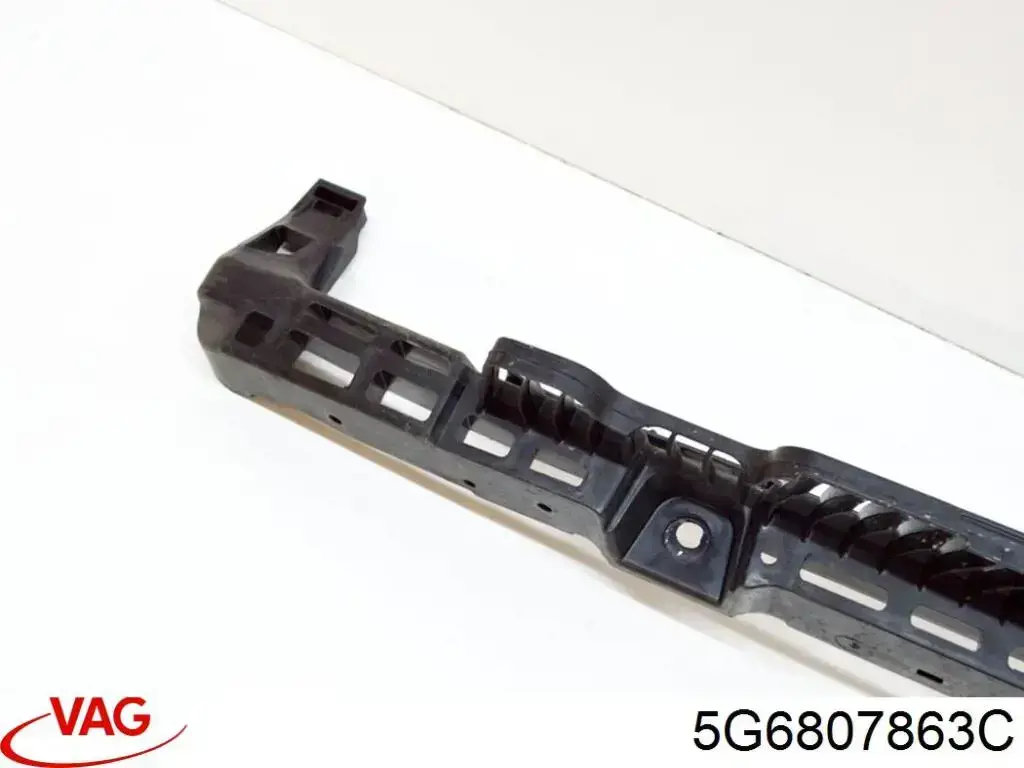 Soporte central del parachoques trasero VAG 5G6807863C
