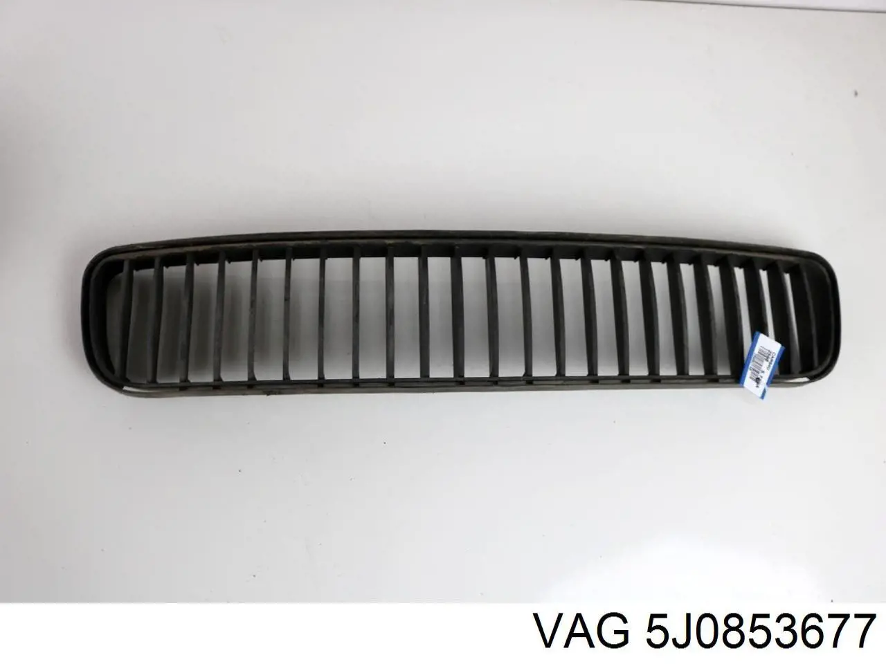 Rejilla de ventilación, paragolpes delantero, central VAG 5J0853677 precio, desde 13,42 EUR