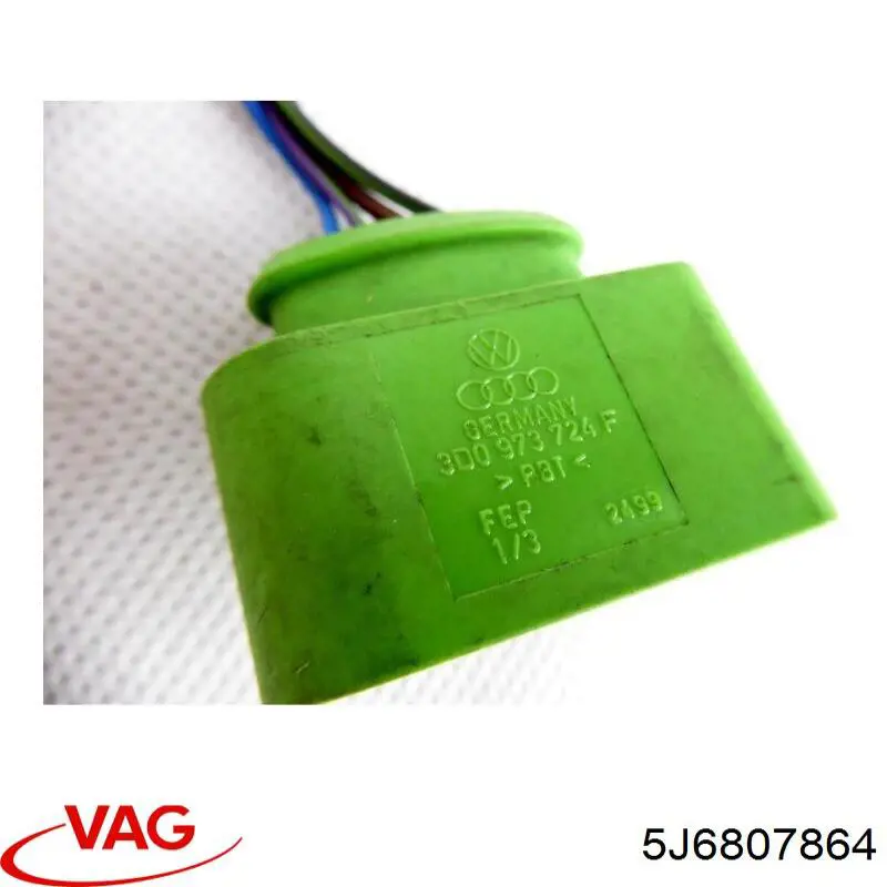 Soporte de parachoques trasero derecho VAG 5J6807864