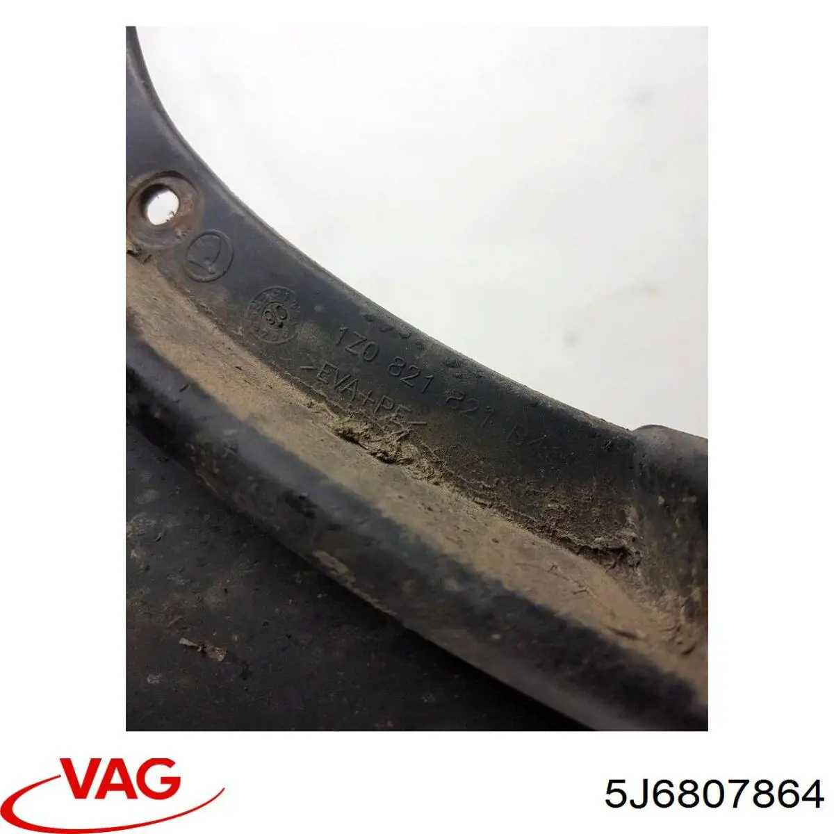 5J6807864 VAG Soporte del paragolpes trasero derecho