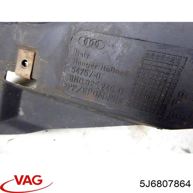 Soporte del parachoques trasero derecho 5J6807864 VAG