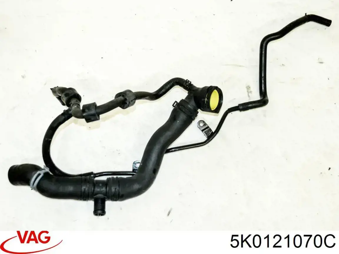 Manguito de líquido refrigerante VAG 5K0121070C precio, desde 21,04 EUR