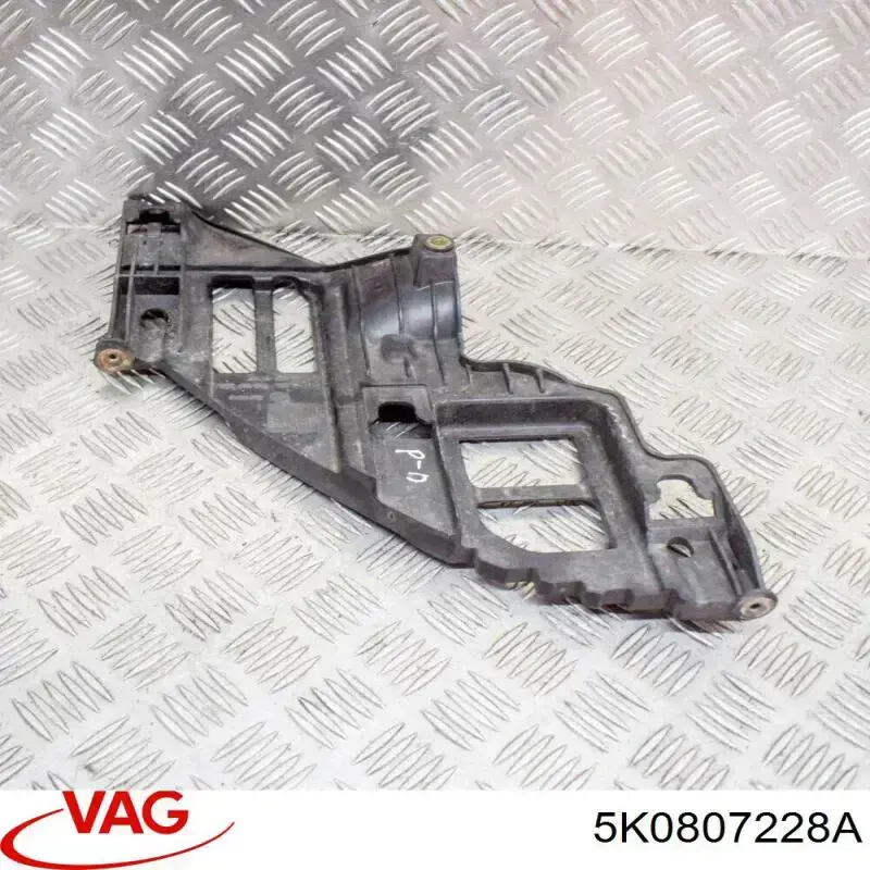 Guía derecha del parachoques delantero VAG 5K0807228A precio, desde 13,58 EUR