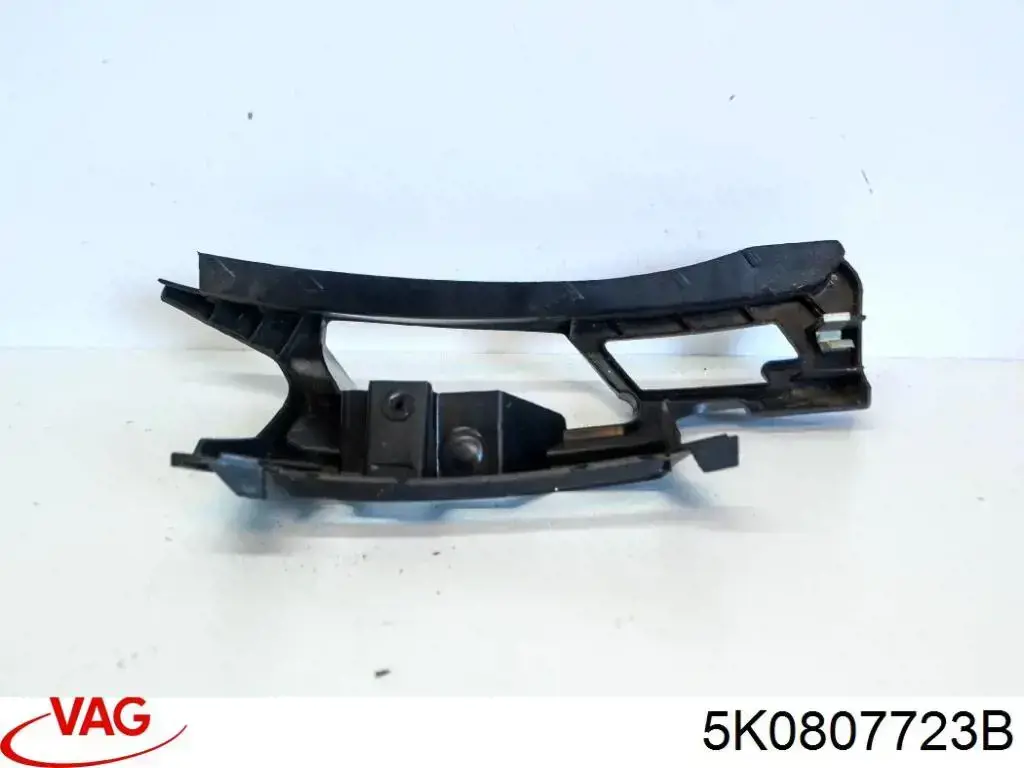 Soporte de parachoques delantero izquierdo VAG 5K0807723B precio, desde 8,72 EUR