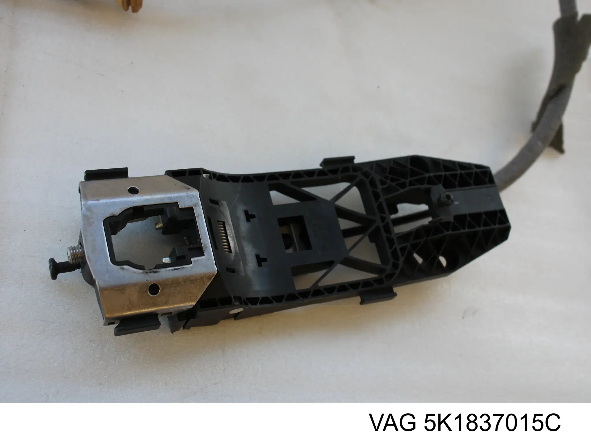 Cerradura delantera izquierda VAG 5K1837015C
