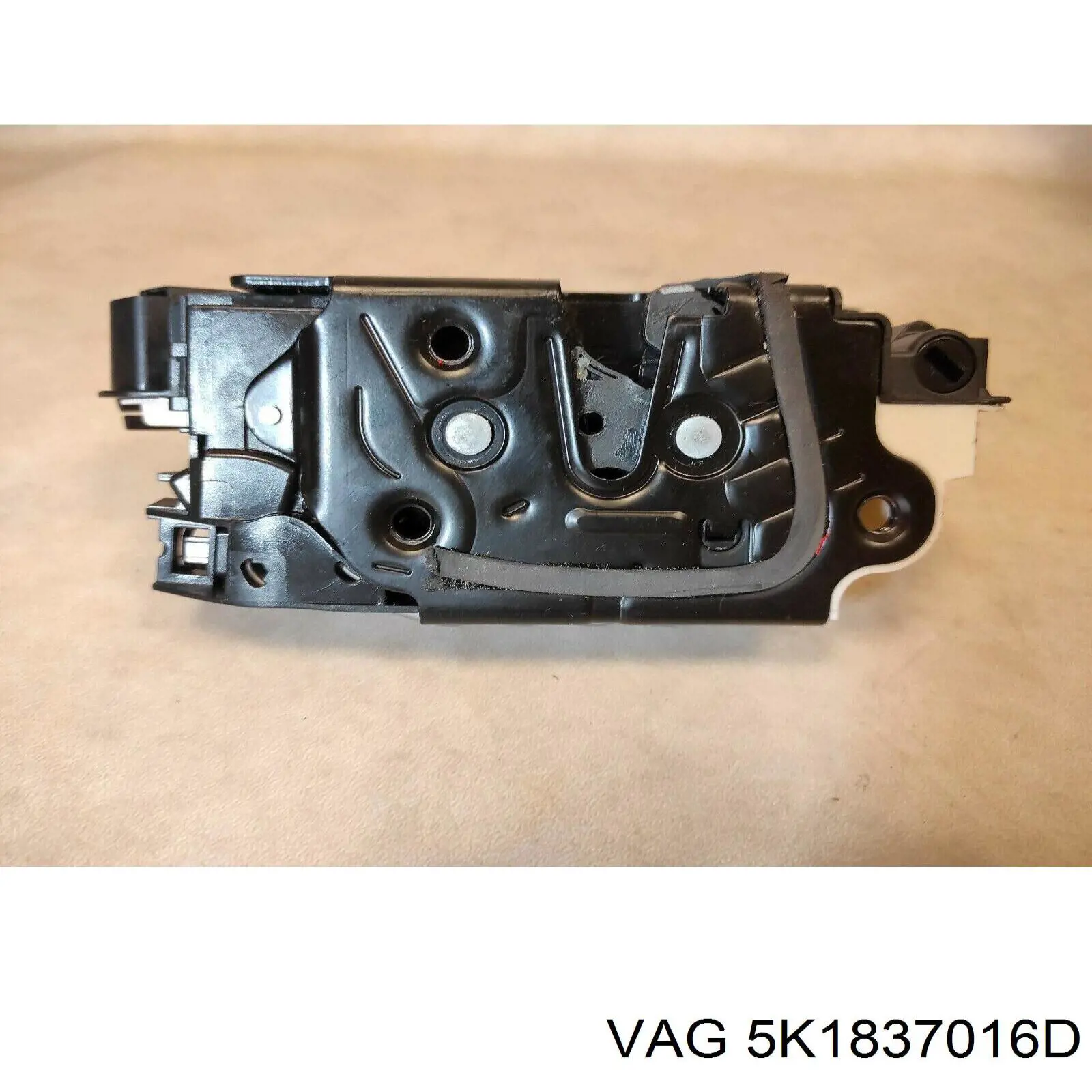 Cierre de puerta delantera derecha VAG 5K1837016D